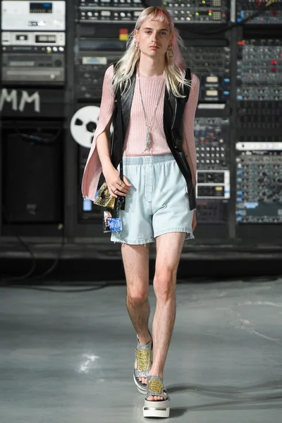 Look 3